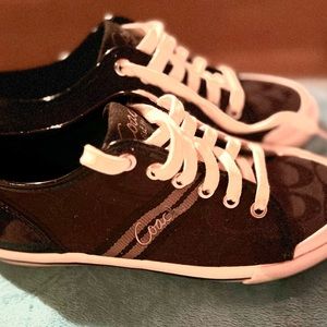 Coach never worn sneakers size 6.